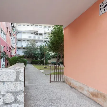 Luciana's Centre Hideout * 자다르