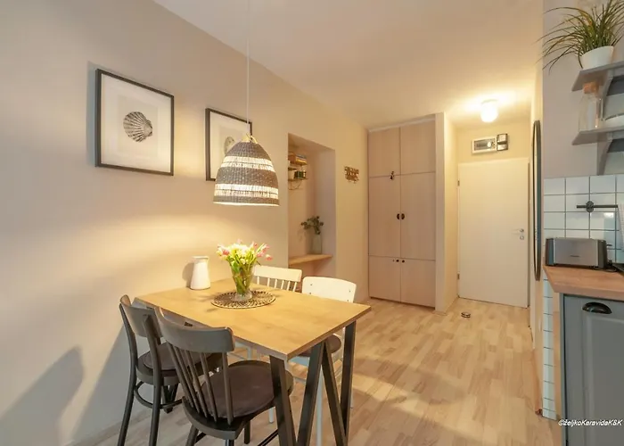 Luciana's Centre Hideout شقة