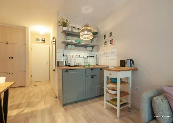 Luciana's Centre Hideout زادار