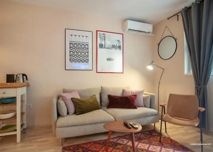 Luciana's Centre Hideout زادار