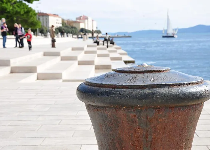 Luciana's Centre Hideout * زادار